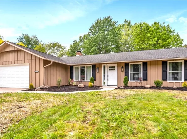 4950 Meadow Moss Ln, North Ridgeville, OH 44039