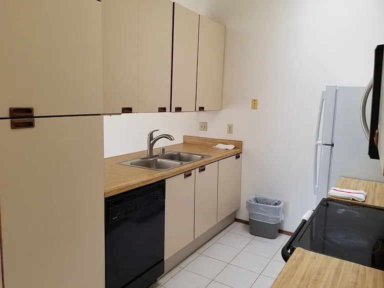 8328 Regents Rd #3J — Photo 6