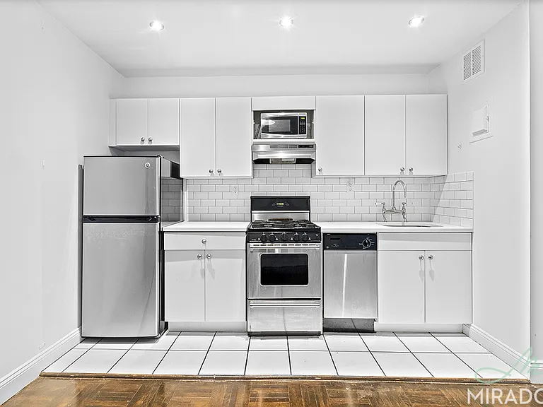 255 W 14th St #5J — Photo 4