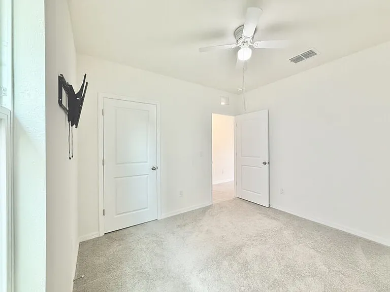 5699 Chorleywood Ln — Photo 29