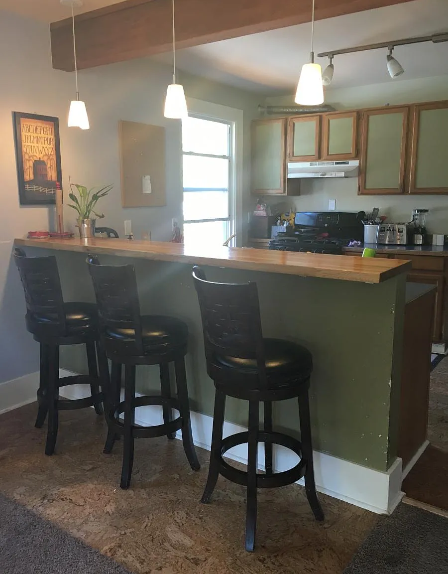 5 bed, 2.5 bath, 2600 sqft, $3,900 — Photo 2