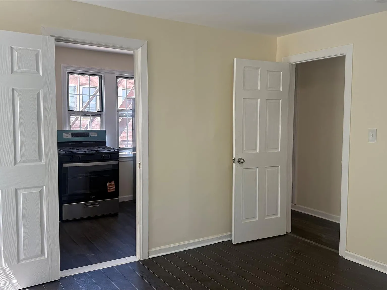 2 bed, 1.0 bath, 900 sqft, $2,700 — Photo 2