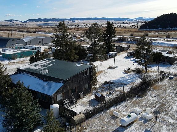 3rd image of 700 Dawson Loop