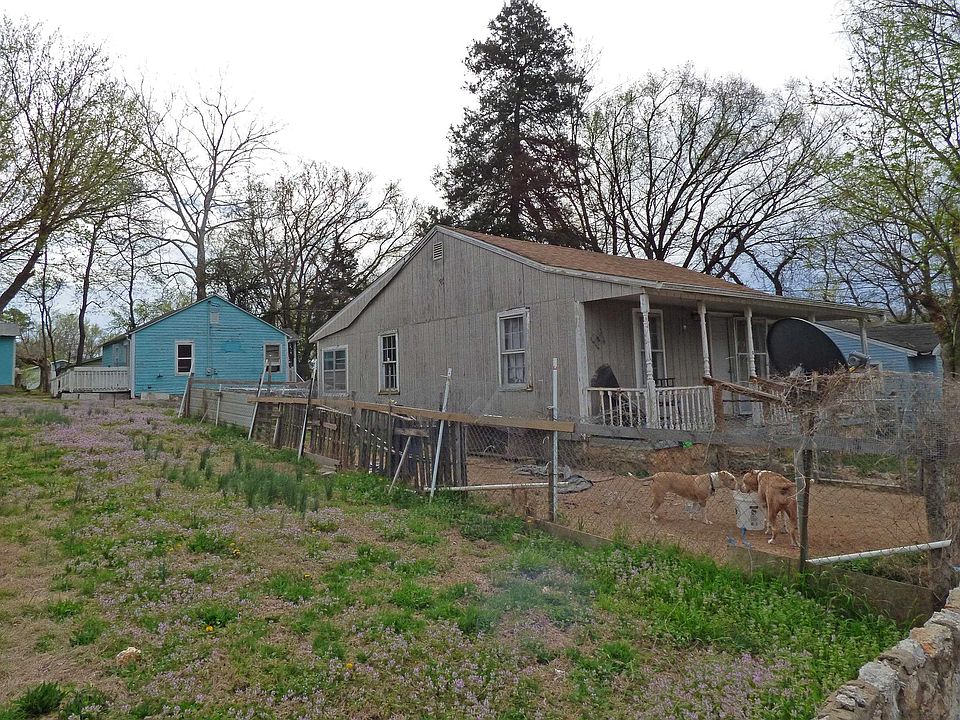 2nd image of 204 N Spring St