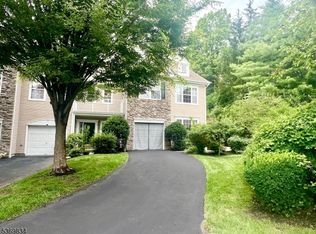 35 Cannon Ct, Basking Ridge, NJ 07920