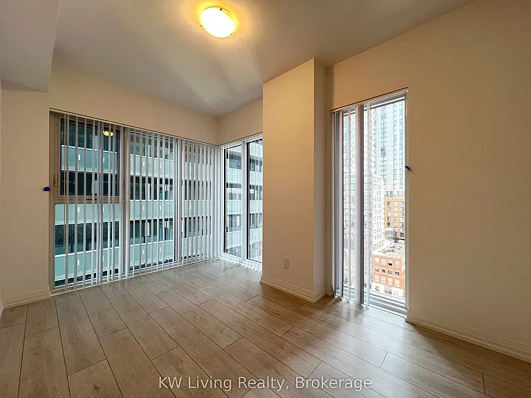 400 King St W #1123 — Photo 9