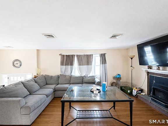 5th image of 271 Meadowview Drive