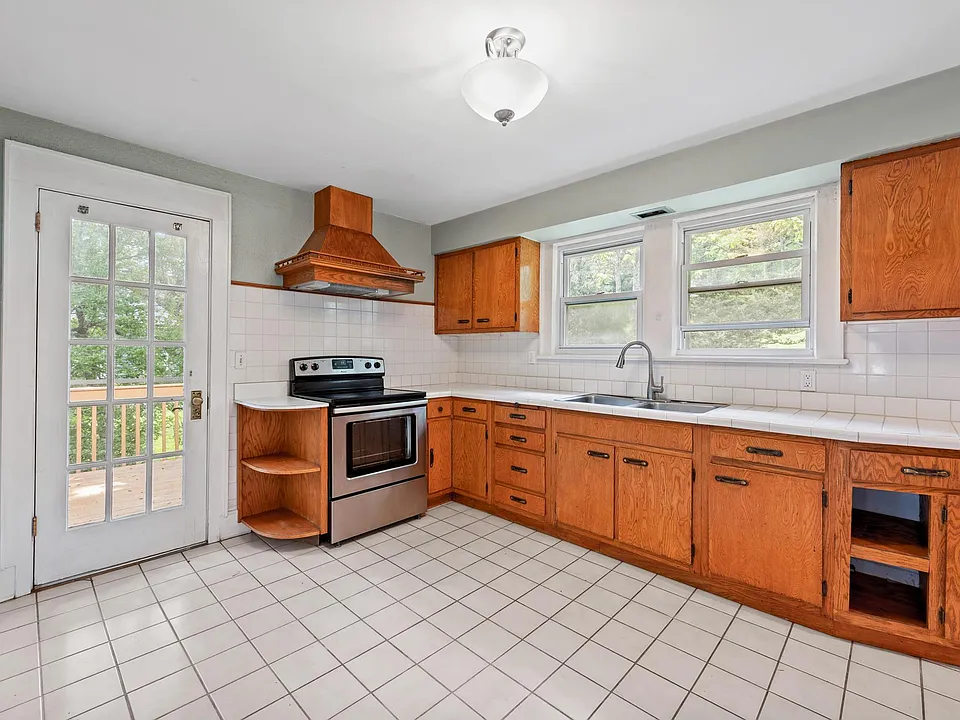Kitchen picture prior to updates