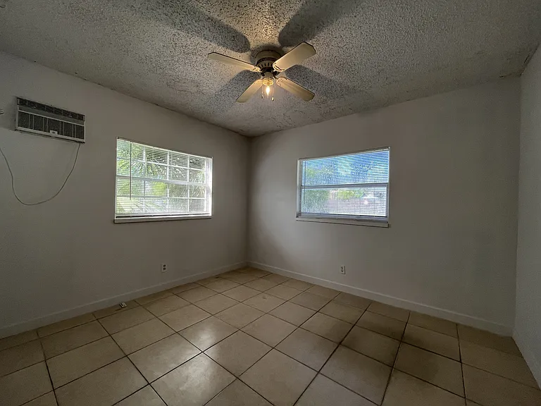 1354 SW 26th Ave — Photo 9