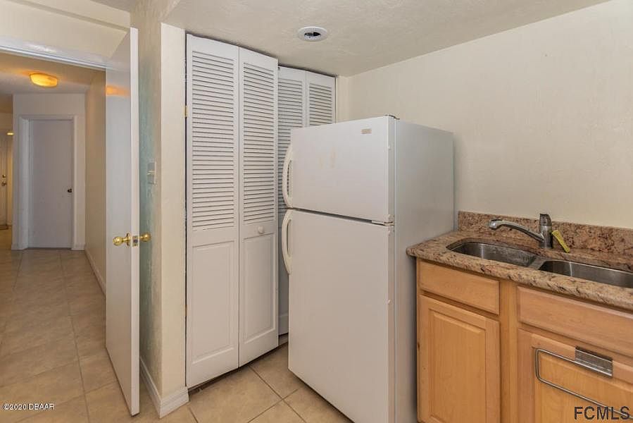 2nd image of 2040 S Oceanshore Blvd