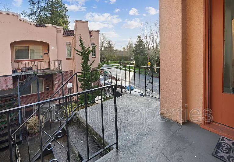 1344 NE 68th Ave — Photo 11