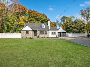 1035 Pulaski Rd, East Northport, NY 11731