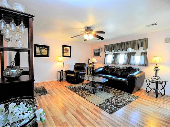 3rd image of 582 Belmont St