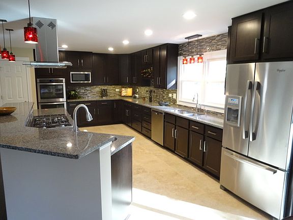 3rd image of 301 Blackhawk Dr