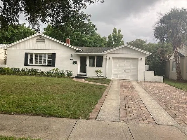 360 E Kings Way — Photo 11