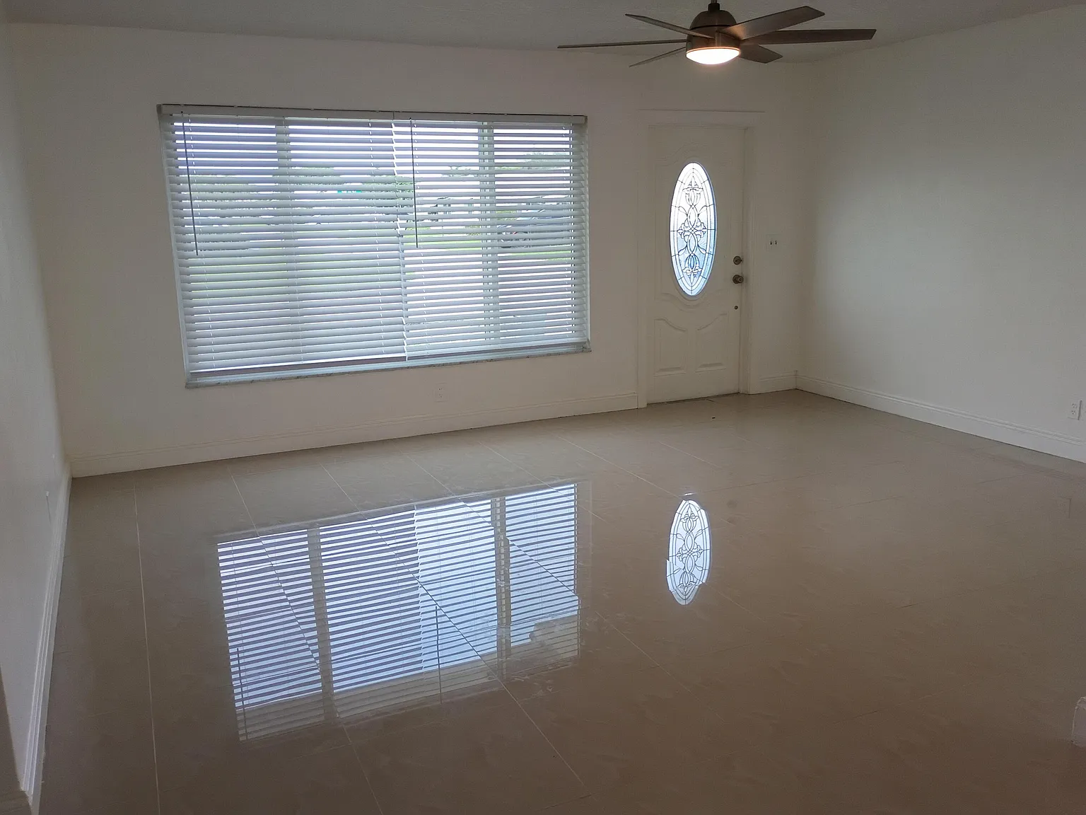 2 bed, 1.0 bath, 1296 sqft, $2,200 — Photo 3