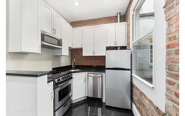 Rented by Douglas Elliman | media 35