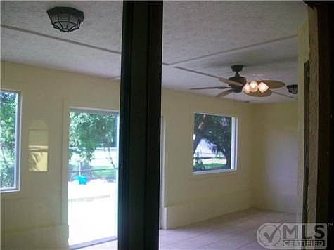 5th image of 172 NE Royce Ave