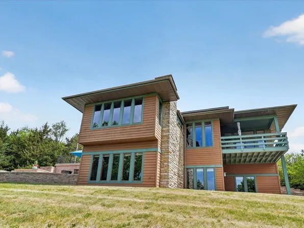 N8081 Springer Rd, Lake Mills, WI 53551