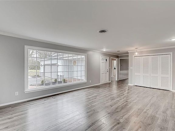 3rd image of 42 Beauvoir Cir