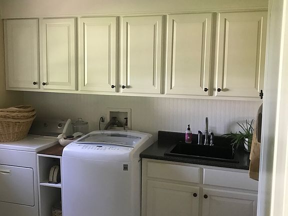 5th image of 805 Barksdale Dr