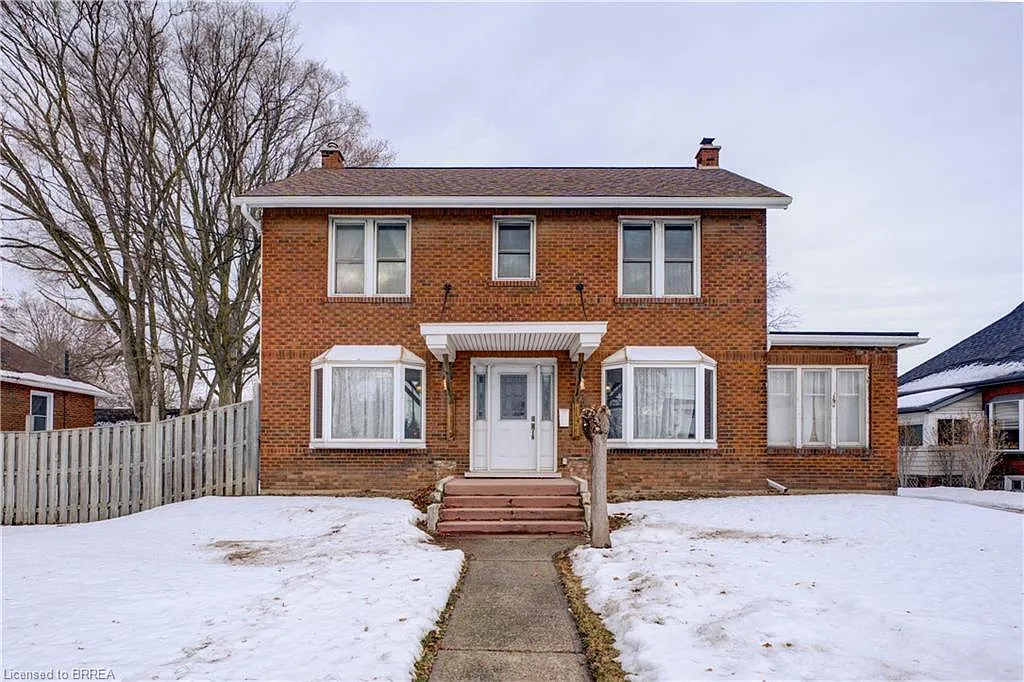 688 Colborne St photo 1