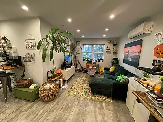 Rented by Metropolis International Realty Inc. | media 14