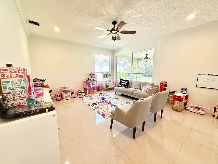 12671 Yardley Dr — Photo 6