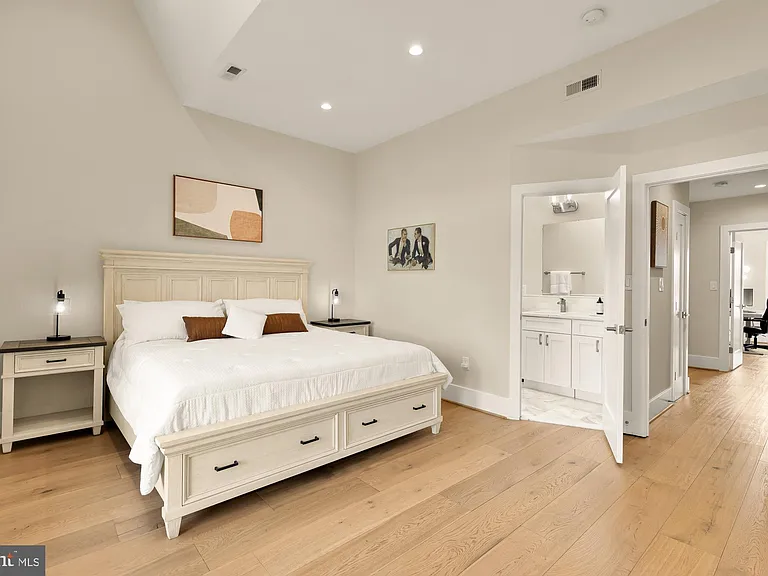 432 Emerson St NW — Photo 31