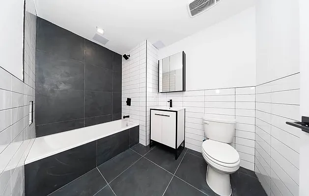 Bathroom, photo 2