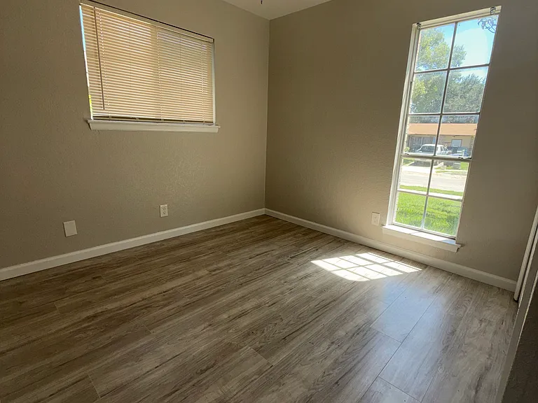 4911 Tennyson Dr — Photo 11