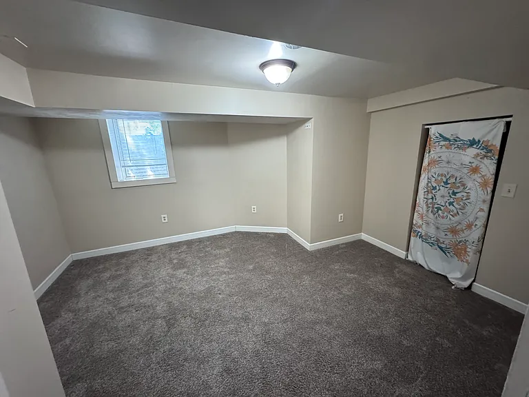 403 Queen Ave N #1 — Photo 21
