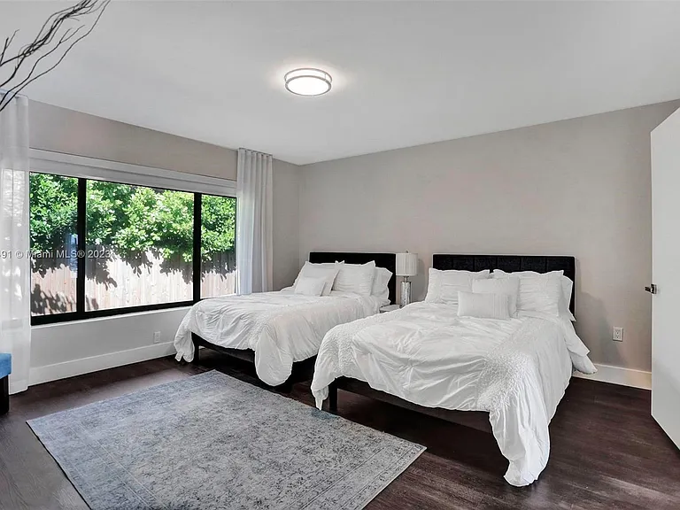 9101 N Bayshore Dr — Photo 31