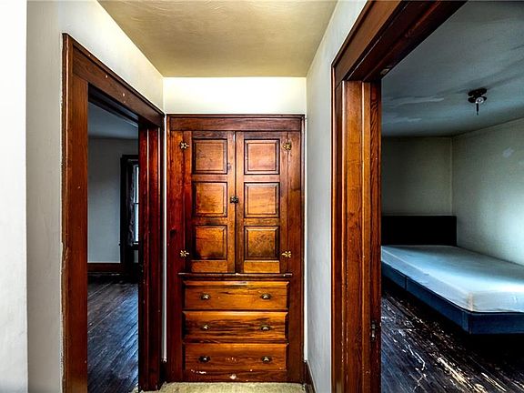 5th image of 518 E 28th St