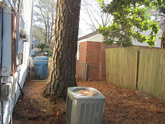 Small side fenced yard