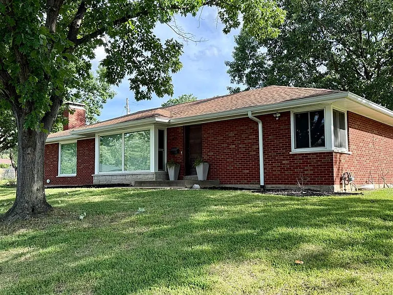 816 Brentford Dr — Photo 1
