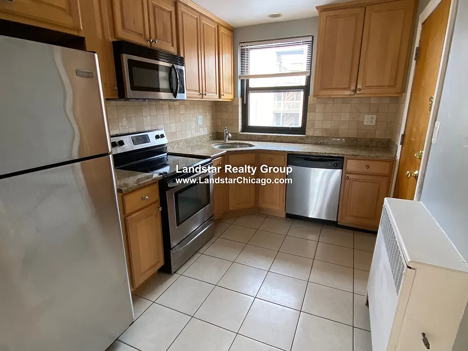 7322 N Ridge Ave #3W
