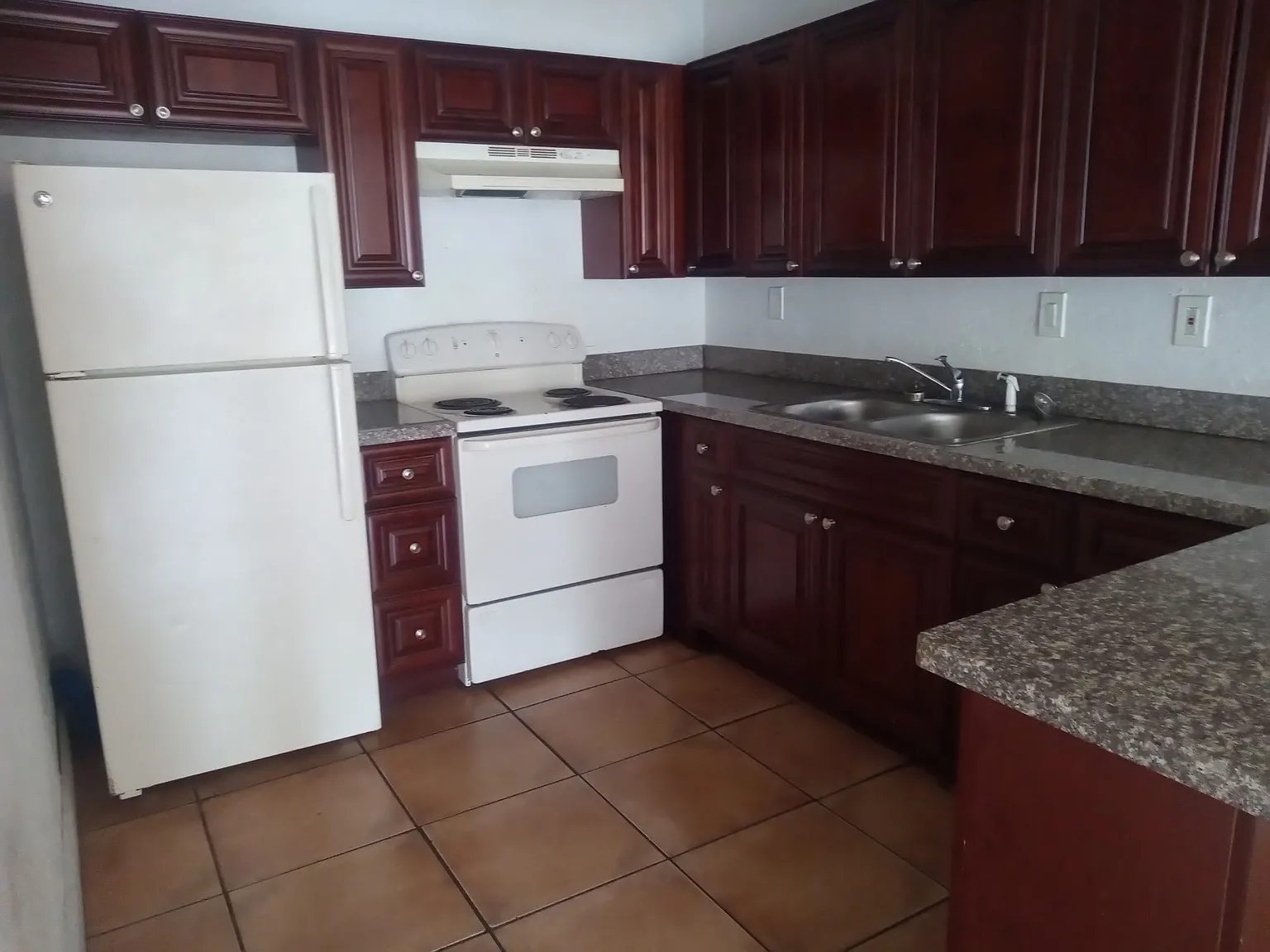2 bed, 800 sqft, $1,900 — Photo 3
