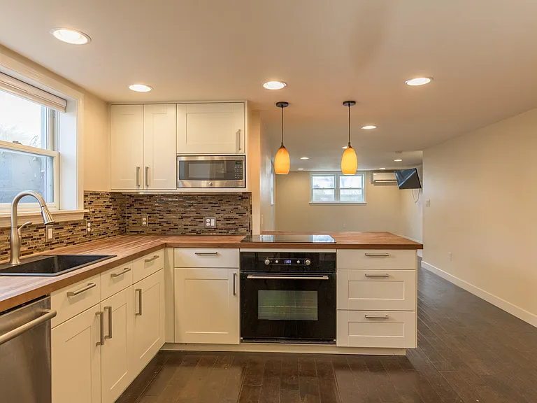 1300 W Franklin St #50 — Photo 5