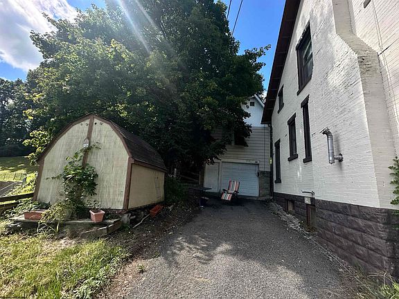 3rd image of 207 Morgantown St