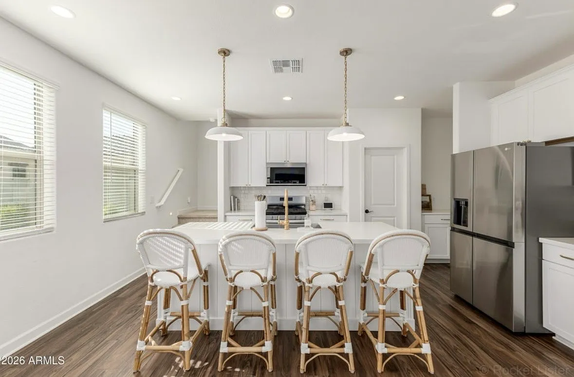 3 bed, 2331 sqft, $2,750 — Photo 4