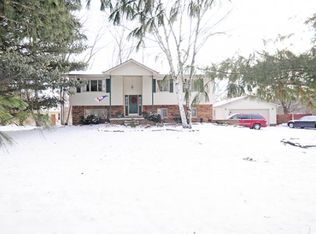 919 Windemere Dr, Brighton, MI 48114