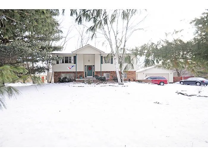 919 Windemere Dr photo 1