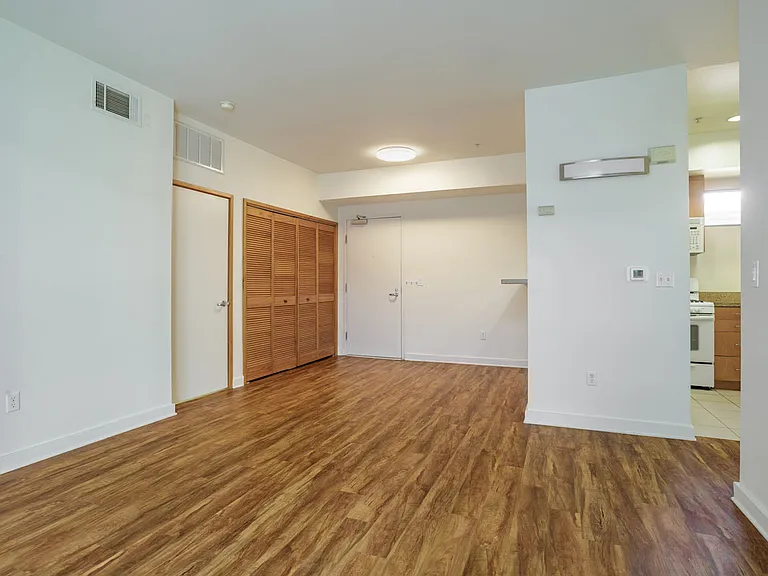 1212 Euclid St #205 — Photo 6