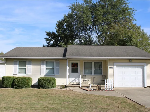 1215 W South 11th St, Shelbyville, IL 62565