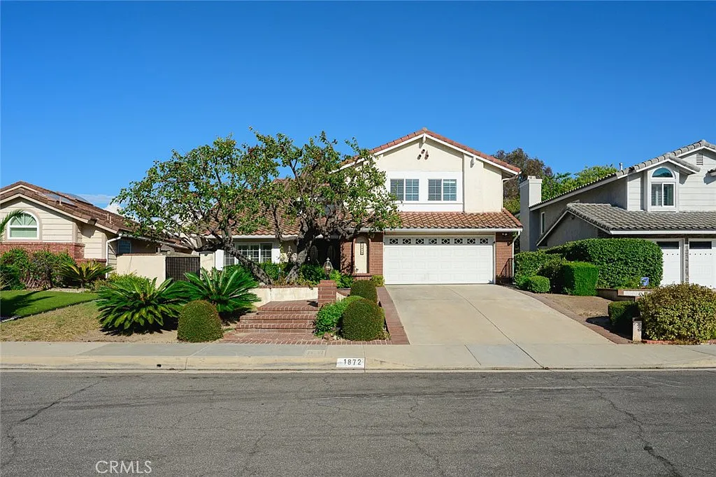 5 bed, 2972 sqft, $6,200 — Photo 1