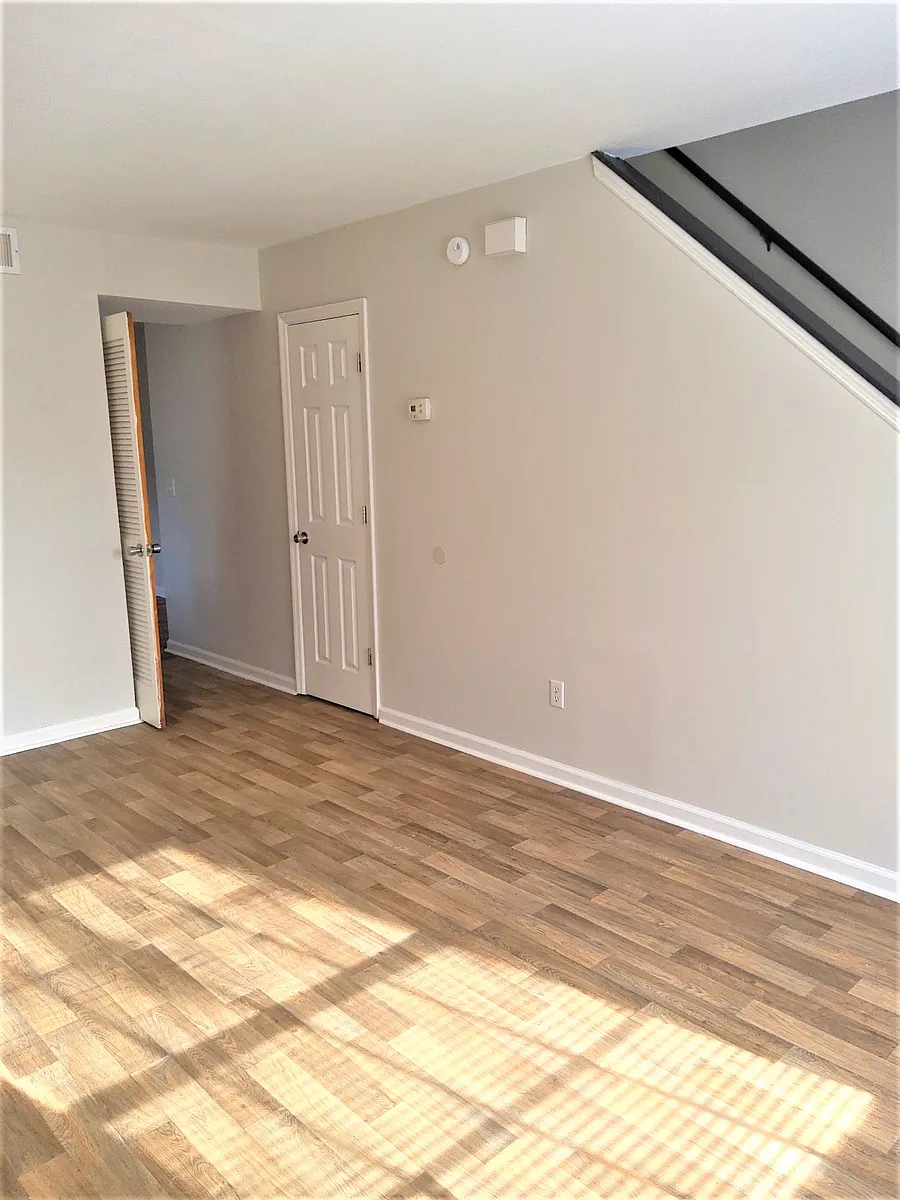 Building Photo - 137 Susan Dr #B