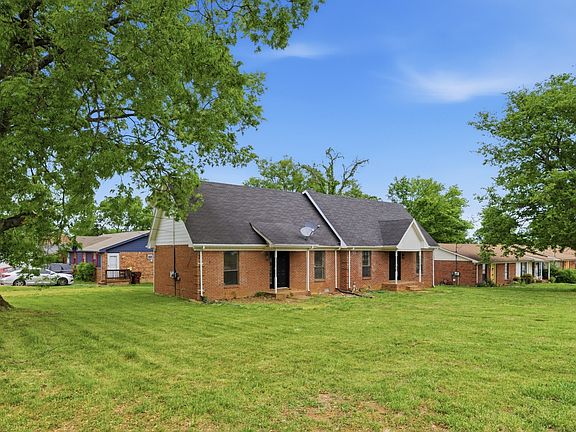 2nd image of 1522 Meadow Bend Dr