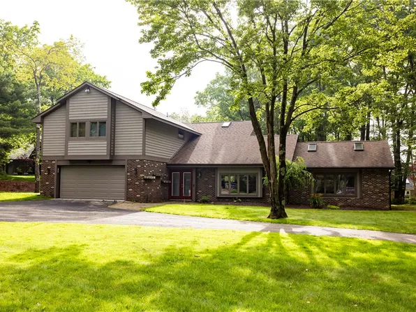 1738 Snowfield Dr, Somerset, PA 15501
