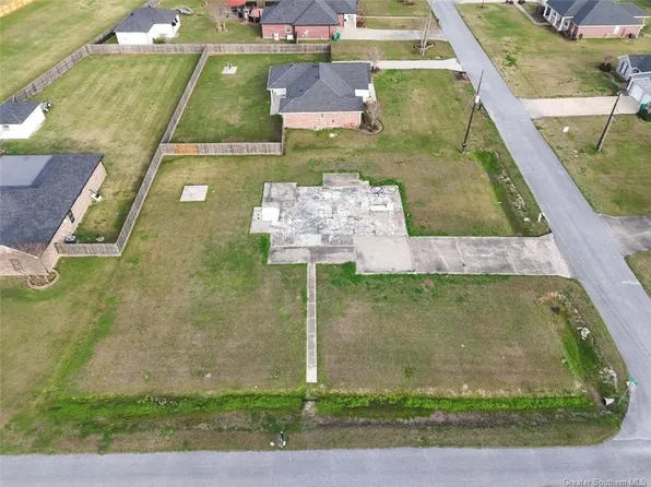 6982 W Savannah Ln, Lake Charles, LA 70605